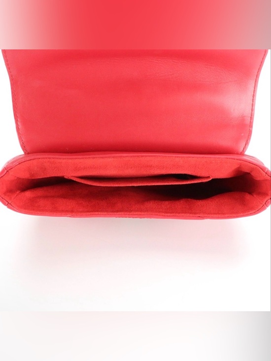 Louis Vuitton New Wave Chain Link Two-Way Bag in Red Quilted Calfskin Leather - Picture 10 of 11